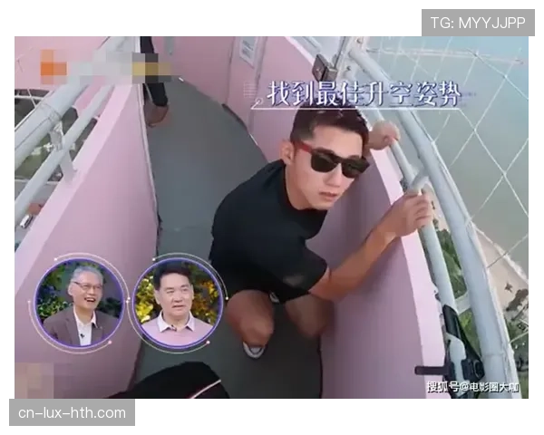 张继科穿拖鞋遛狗，车库停着能买好几套房的车，心态跟我不在一个地球